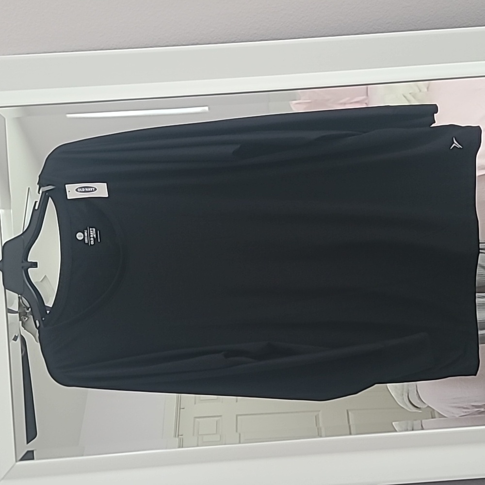 Old Navy Loose/Ample Active long sleeve top. Black size Large. NWT